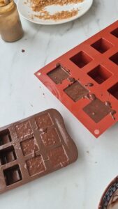 Knusprige Pralinen „Rocher" mit Nussnougat – selbermachen Knusprige Pralinen „Rocher" mit Nussnougat – selbermachen Knusprige Pralinen Rocher Nussnougat Selbermachen 13 169x300