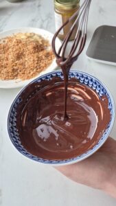 Knusprige Pralinen „Rocher" mit Nussnougat – selbermachen Knusprige Pralinen Rocher Nussnougat Selbermachen 2 169x300