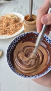 Knusprige Pralinen „Rocher" mit Nussnougat – selbermachen Knusprige Pralinen Rocher Nussnougat Selbermachen 6 169x300