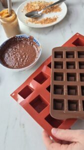 Knusprige Pralinen „Rocher" mit Nussnougat – selbermachen Knusprige Pralinen „Rocher" mit Nussnougat – selbermachen Knusprige Pralinen Rocher Nussnougat Selbermachen Formen 169x300