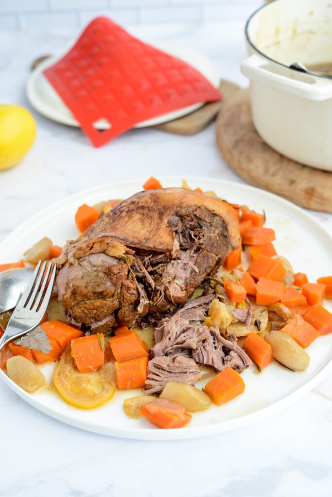 Lammkeule aus dem Ofen – butterzart bei Niedrigtemperatur Lammkeule Aus Dem Ofen Butterzart Einfach Bei Niedrigtemperatur 683x1024