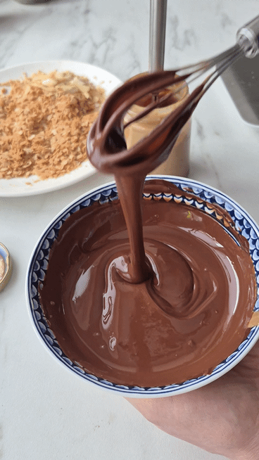 Knusprige Pralinen „Rocher" mit Nussnougat – selbermachen Nussnougat Knusprige Pralinen Selbermachen 2