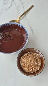 Knusprige Pralinen „Rocher" mit Nussnougat – selbermachen Rocher Selber Machen Suchard Knusprig 169x300