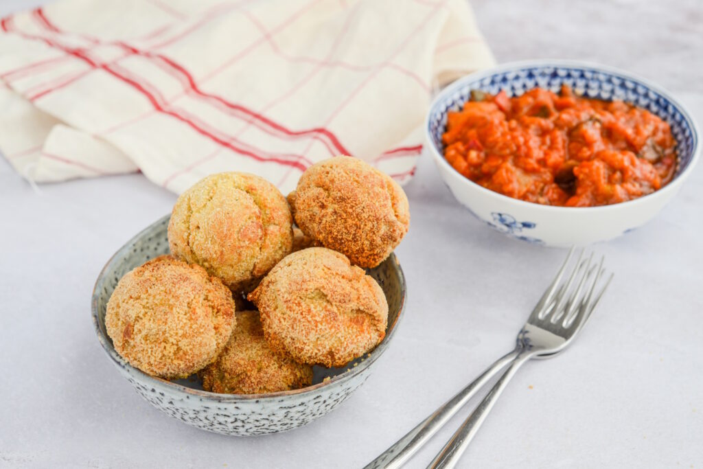 Knusprige Fischbällchen auf bretonische Art (Accras mit Kabeljau) Accras Mit Kabeljau Knusprige Fischbällchen 1024x683