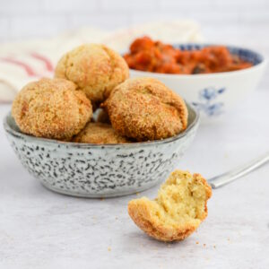 Knusprige Fischbällchen auf bretonische Art (Accras mit Kabeljau)