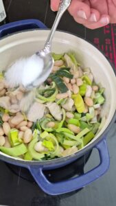 Ragout mit weißen Bohnen, Lauch und Hähnchen in Weißwein Bowl Weissen Bohnen Lauch Hähnchen Weisswein 4 169x300