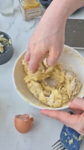 Knusprige Fischbällchen auf bretonische Art (Accras mit Kabeljau) Fischbällchen Accras Kabeljau Air Fryer 3 169x300