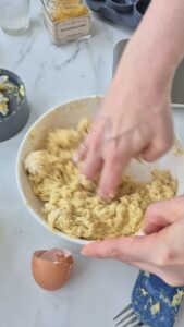 Knusprige Fischbällchen auf bretonische Art (Accras mit Kabeljau) Fischbällchen Accras Kabeljau Air Fryer 4 169x300