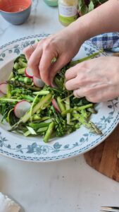 Frühlingssalat mit grünem Spargel & frischer Vinaigrette Frühlingssalat Grüner Spargel Vinaigrette 1 169x300