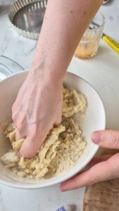 Rhabarber-Quark-Tarte mit fruchtigem Kern Quark Tarte Boden Backen Rhabarber 5 169x300