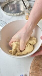 Rhabarber-Quark-Tarte mit fruchtigem Kern Quark Tarte Boden Backen Rhabarber 6 169x300