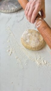 Rhabarber-Quark-Tarte mit fruchtigem Kern Quark Tarte Boden Backen Rhabarber 8 169x300