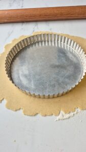 Rhabarber-Quark-Tarte mit fruchtigem Kern Quark Tarte Boden Backen Rhabarber 9 169x300