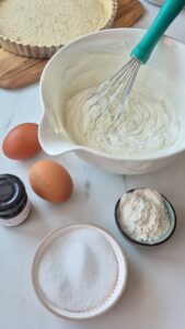 Rhabarber-Quark-Tarte mit fruchtigem Kern Quark Tarte Mit Rhabarber Käsekuchen 1 169x300