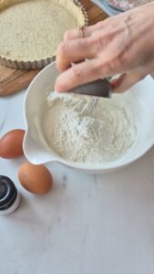 Rhabarber-Quark-Tarte mit fruchtigem Kern Quark Tarte Mit Rhabarber Käsekuchen 3 169x300