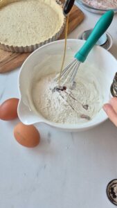 Rhabarber-Quark-Tarte mit fruchtigem Kern Quark Tarte Mit Rhabarber Käsekuchen 4 169x300