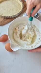 Rhabarber-Quark-Tarte mit fruchtigem Kern Quark Tarte Mit Rhabarber Käsekuchen 5 169x300