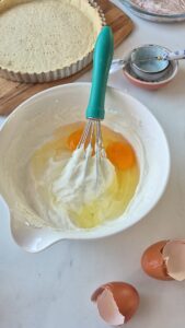 Rhabarber-Quark-Tarte mit fruchtigem Kern Quark Tarte Mit Rhabarber Käsekuchen 7 169x300