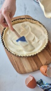 Rhabarber-Quark-Tarte mit fruchtigem Kern Quark Tarte Mit Rhabarber Kern Einfach Cremig 1 169x300