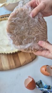 Rhabarber-Quark-Tarte mit fruchtigem Kern Quark Tarte Mit Rhabarber Kern Einfach Cremig 2 169x300