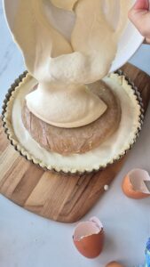 Rhabarber-Quark-Tarte mit fruchtigem Kern Quark Tarte Mit Rhabarber Kern Einfach Cremig 4 169x300