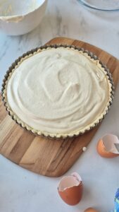 Rhabarber-Quark-Tarte mit fruchtigem Kern Quark Tarte Mit Rhabarber Kern Einfach Cremig 6 169x300