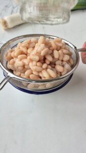 Ragout mit weißen Bohnen, Lauch und Hähnchen in Weißwein Ragout Weissen Bohnen Lauch Hähnchen Weisswein 3 169x300
