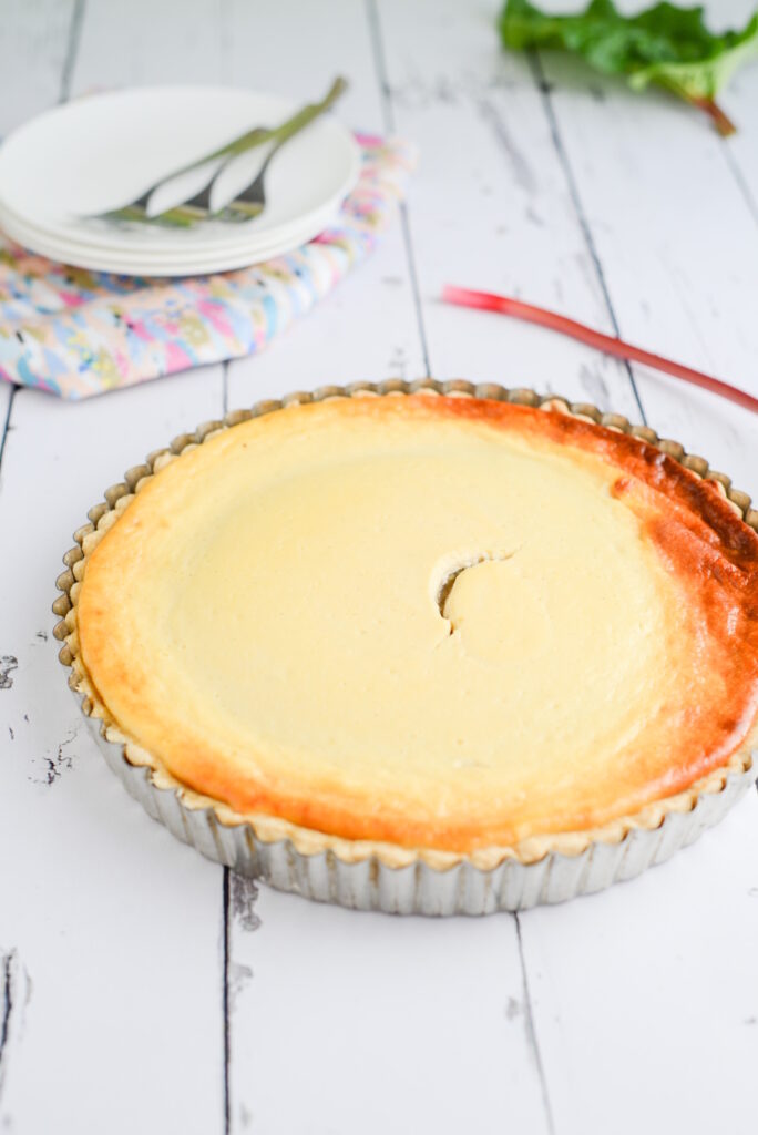 Rhabarber-Quark-Tarte mit fruchtigem Kern Rhabarber Quark Tarte Mit Fruchtigem Kern Fromage Blanc 684x1024