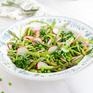 Frühlingssalat mit grünem Spargel & frischer Vinaigrette