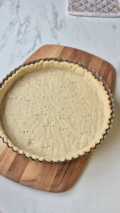 Rhabarber-Quark-Tarte mit fruchtigem Kern Tarte Boden Blind Backen 6 169x300