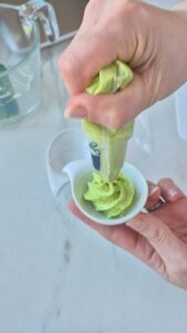 Erbsenbutter Rezept: die unerwartet leckere Alternative zu Kräuterbutter Erbsenbutter 12 169x300
