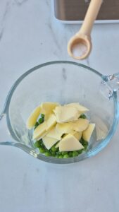 Erbsenbutter Rezept: die unerwartet leckere Alternative zu Kräuterbutter Erbsenbutter 4 169x300