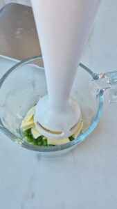 Erbsenbutter Rezept: die unerwartet leckere Alternative zu Kräuterbutter Erbsenbutter 6 169x300