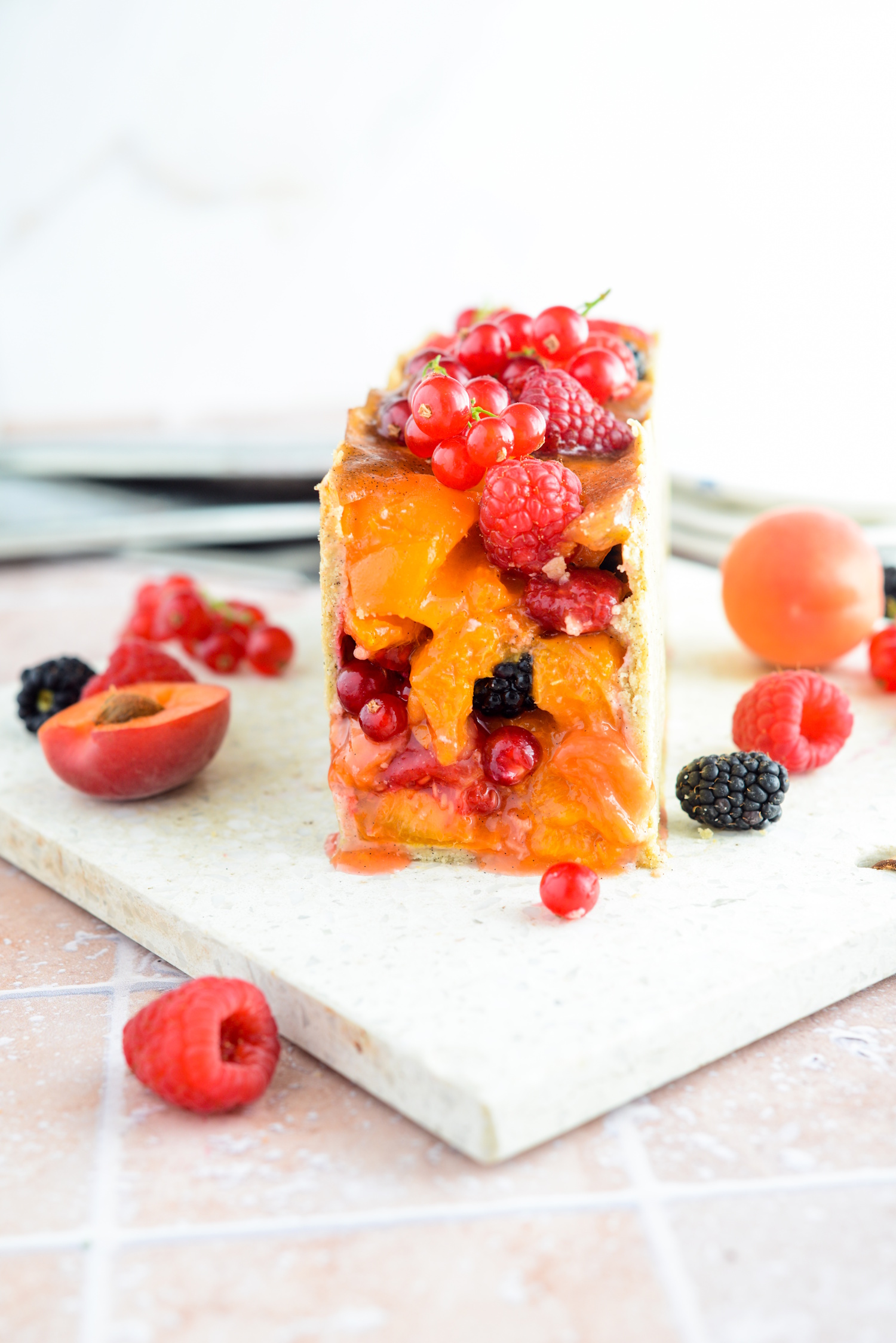 Süßer Pâté en croûte mit Aprikosen, Nektarin und Sommerbeeren Fruchte Pate En Croute Aprikosen Himbeeren Johannisbeeren