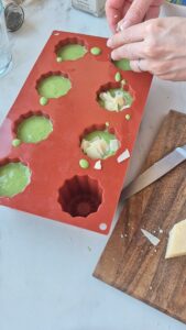Salzige Cannelés mit Spinat und Parmesan – Fingerfood für Kinder Salzige Canneles Mit Spinat Und Parmesan 7 169x300