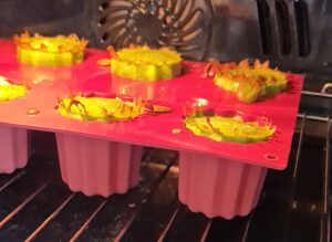 Salzige Cannelés mit Spinat und Parmesan – Fingerfood für Kinder Salzige Canneles Mit Spinat Und Parmesan 9 E1778314880426 300x219