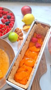 Süßer Pâté en croûte mit Aprikosen, Nektarin und Sommerbeeren Süßer Pâté en croûte mit Aprikosen, Nektarin und Sommerbeeren Süsser Pate En Croute Mit Aprikosen Und Gelee Füllen 169x300