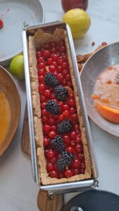 Süßer Pâté en croûte mit Aprikosen, Nektarin und Sommerbeeren Süsser Pate En Croute Mit Brombeeren 169x300