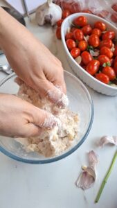 Tomaten-Crumble für den Sommer Tomaten Parmesan Crumble Rezept 2 169x300