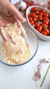 Tomaten-Crumble für den Sommer Tomaten Parmesan Crumble Rezept 3 169x300
