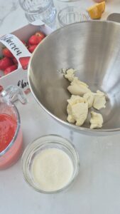 Erdbeer-Mascarpone-Creme im Glas, schnelles Dessert Dessert Im Glas Schritt 2 Mascarpone Und Zucker Bereitstellen 169x300