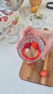 Erdbeer-Mascarpone-Creme im Glas, schnelles Dessert Dessert Im Glas Schritt 20 Erdbeeren In Glas Geben 169x300