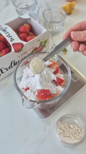 Erdbeer-Mascarpone-Creme im Glas, schnelles Dessert Dessert Im Glas Schritt 6 Zucker Und Erdbeeren Abwiegen 169x300