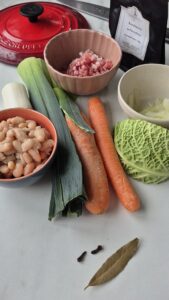 Garbure - Französischer Eintopf aus den Pyrenäen Garbure - Französischer Eintopf aus den Pyrenäen Garbure Zutaten Suppe 169x300