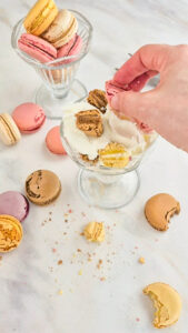 Macarons-Eisbecher: So verwandelst du kaputte Macarons in ein traumhaftes Dessert Macarons Eisbecher Mit Rest Macarons 169x300