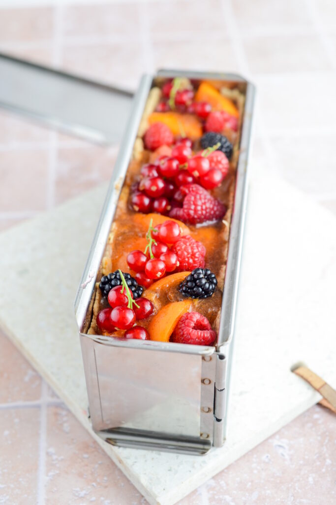Süßer Pâté en croûte mit Aprikosen, Nektarin und Sommerbeeren Süßer Pâté en croûte mit Aprikosen, Nektarin und Sommerbeeren Süsser Pate En Croute Sommer Beeren Aprikosen 683x1024
