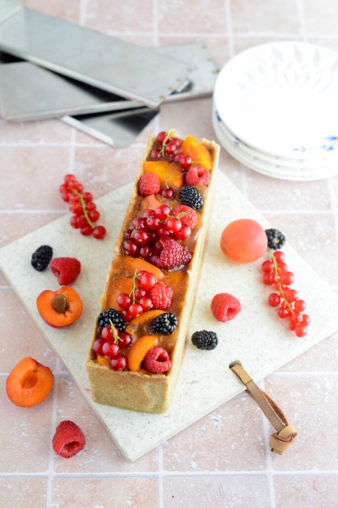 Süßer Pâté en croûte mit Aprikosen, Nektarin und Sommerbeeren Süßer Pâté en croûte mit Aprikosen, Nektarin und Sommerbeeren Süsser Pate En Croute Sommer Obst 683x1024