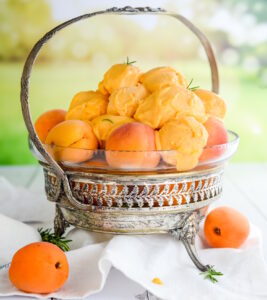 Aprikosensorbet mit Rosmarin