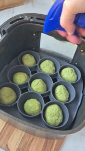 Grüne Petersilienbrötchen Franzosische Brotchen Schritt 24 Teiglinge In Airfryer Form 169x300