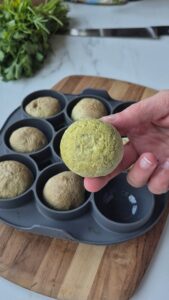 Grüne Petersilienbrötchen Franzosische Brotchen Schritt 25 Rohes Brötchen Aus Form Nehmen 169x300